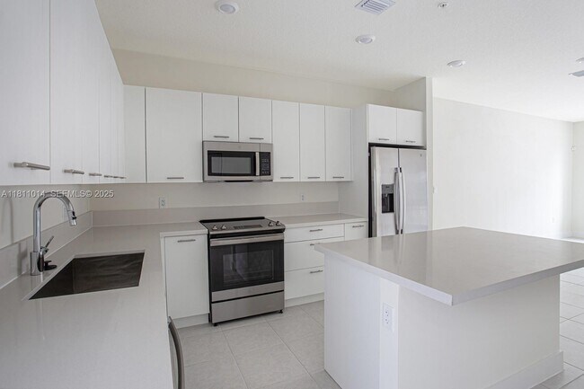 Building Photo - 8167 NW 41st St