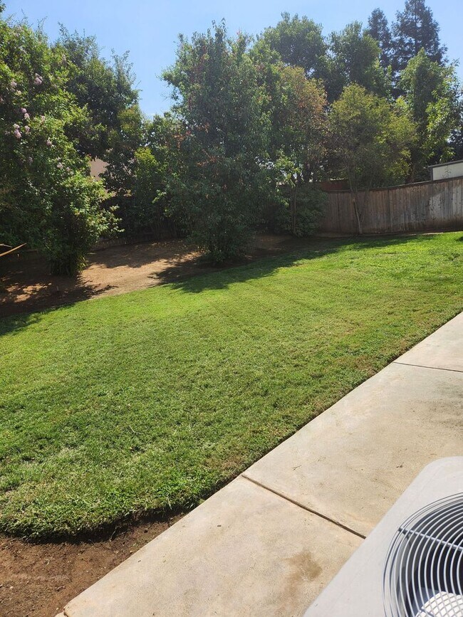 Building Photo - $2,450 Beautiful 3 Bedroom Home In  The Qu...