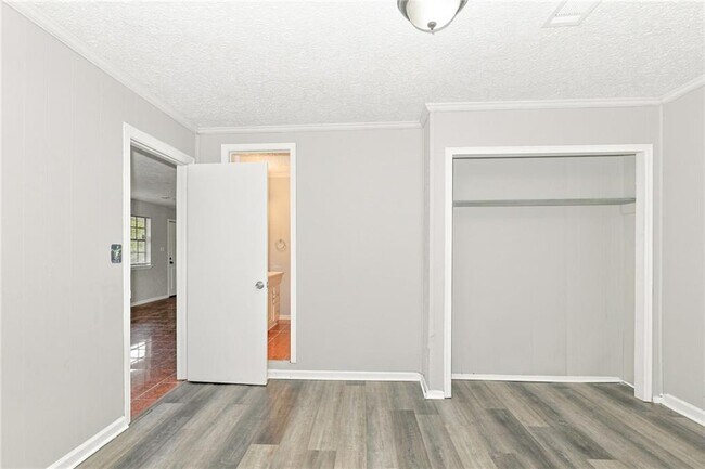 Building Photo - 596 Crestmont Ct