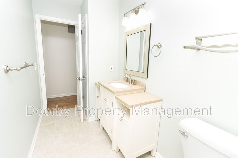 Building Photo - 8807 Heathfield Dr