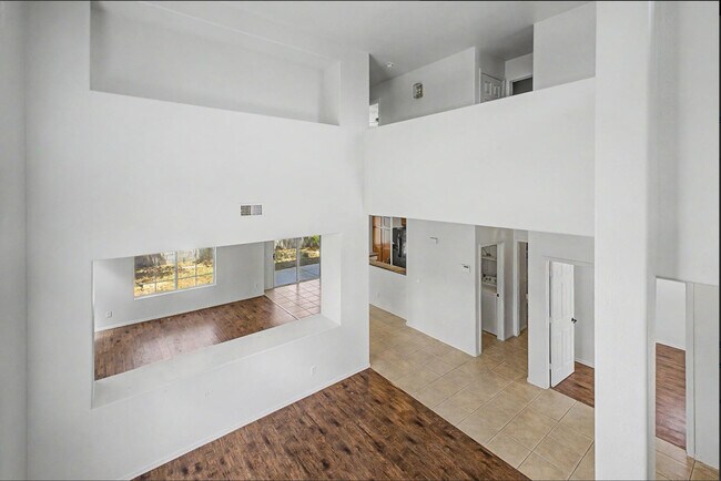 Building Photo - 542 E Bartlett Way