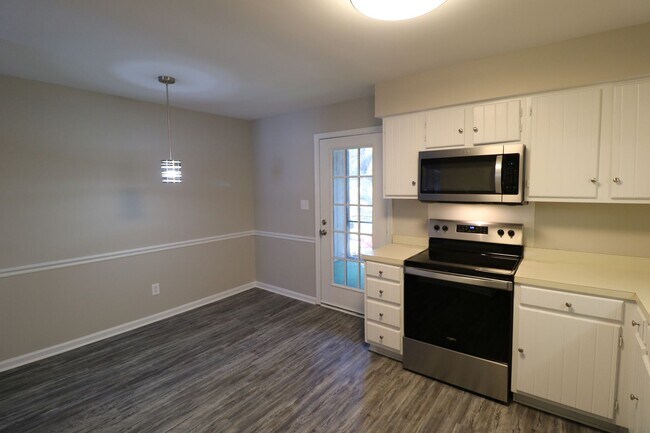 Building Photo - 4007 S Bend Dr