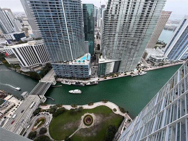 Building Photo - 475 Brickell Ave