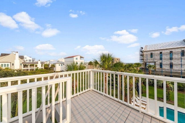 Building Photo - 169 Pompano St