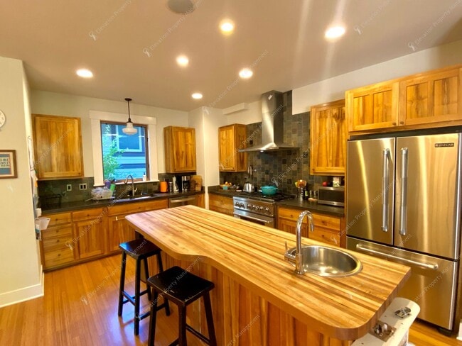 Building Photo - Unfurnished 4BR - 2.5BA NWX Corner Lot Pri...