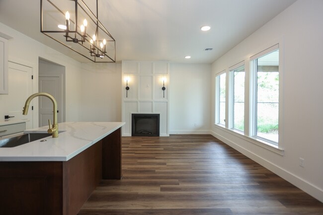 Building Photo - 1797 E Rex Rd