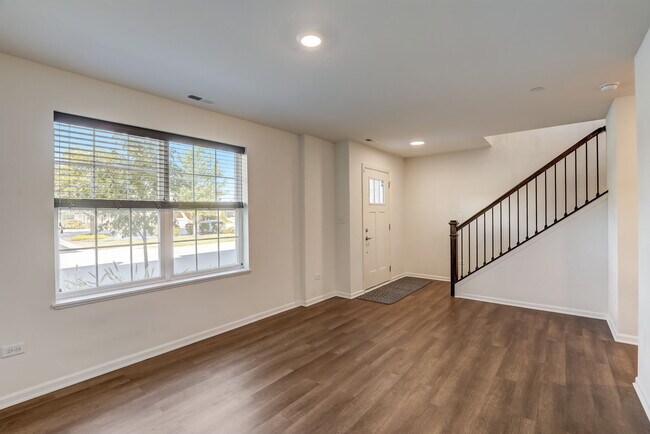 Building Photo - 2924 Reflection Dr