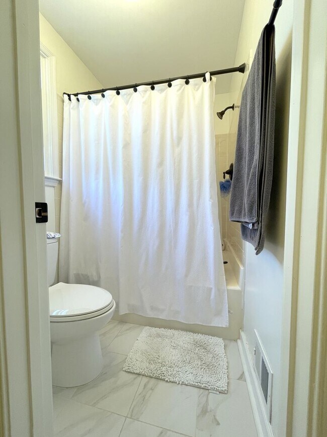 Building Photo - Leesburg Country Club 4 Bed 3.5 Bath SFH F...