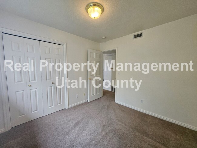 Building Photo - Orem Condo Top Floor Pet Friendly