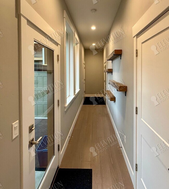 Building Photo - 62707 NW Mehama Dr