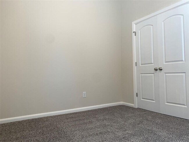 Building Photo - 4700 Enclave Ln