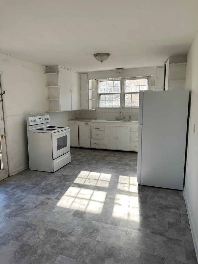 Building Photo - 3216 7th Ave N