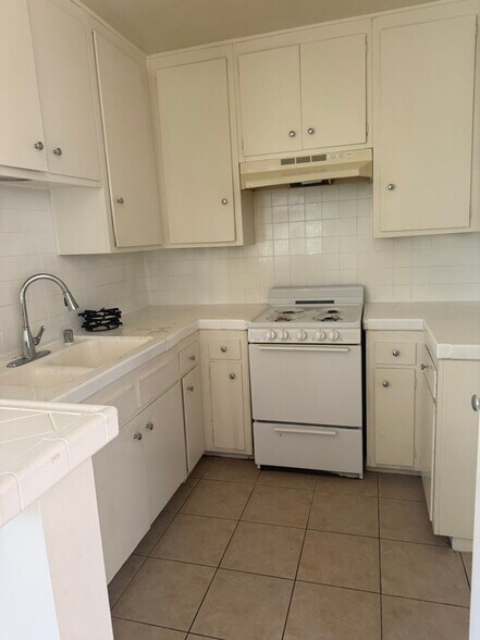 Building Photo - 20957 Bryant St