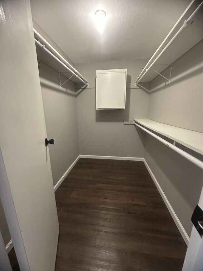 Building Photo - 8800 Westplace Dr