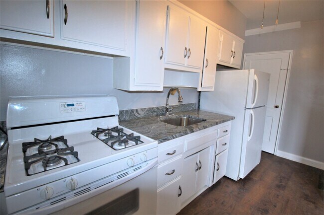 Building Photo - 2304 N Dukeland St