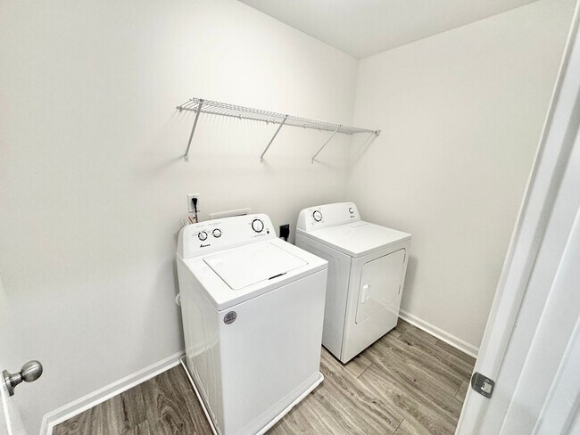 Building Photo - 3bd/2.5bth Paired Home near I-40 and I-77 Georgetown community in Statesville