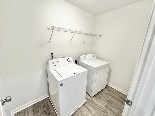 Building Photo - BEAUTIFUL 3bd/2.5bth Paired Home near I-40 and I-77 Georgetown community in Statesville