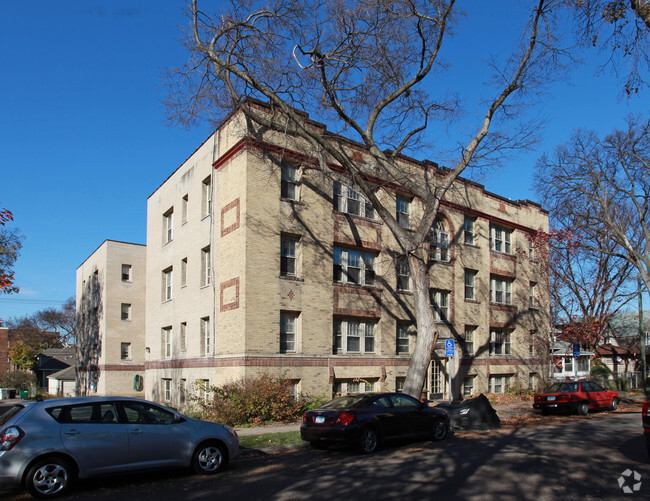 Primary Photo - 3240 Doran Apartments