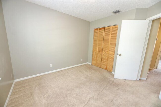 Building Photo - 6006 Plum Isle Way