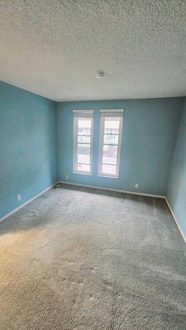 Building Photo - 5516 Roundtree Dr