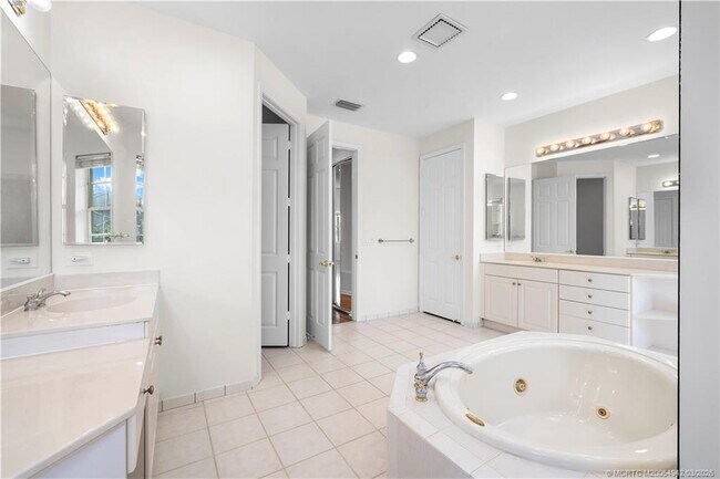 Building Photo - 2529 SW Park Meadows Trail