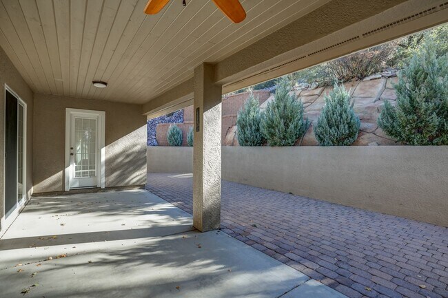 Building Photo - Extra spacious 3 bed 2 bath home in Kingsw...