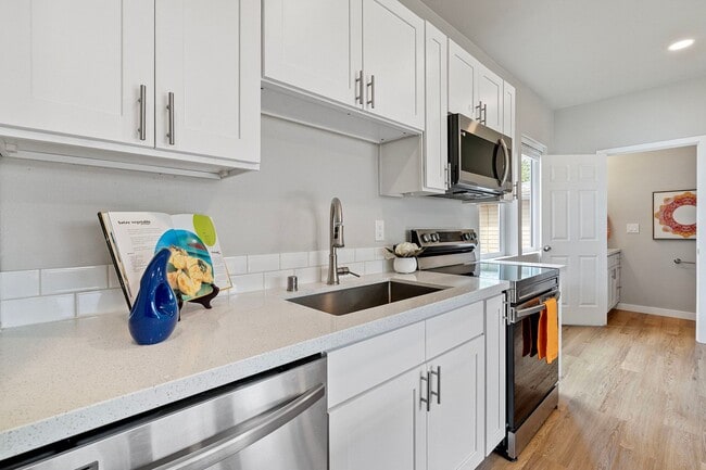 Building Photo - Spacious 4-Bedroom Home in South Capitol O...