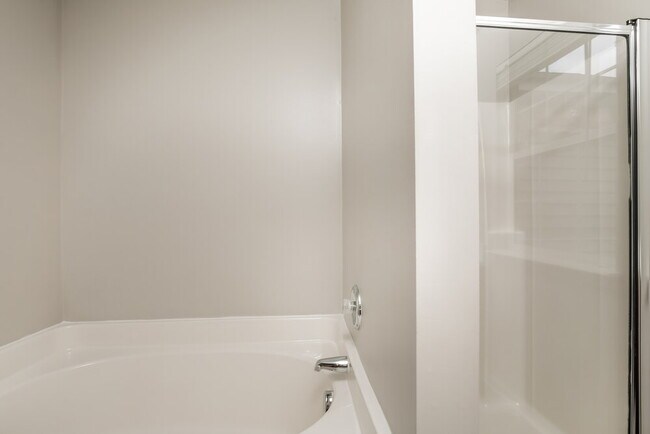 Building Photo - 4027 Taylor Oaks Dr