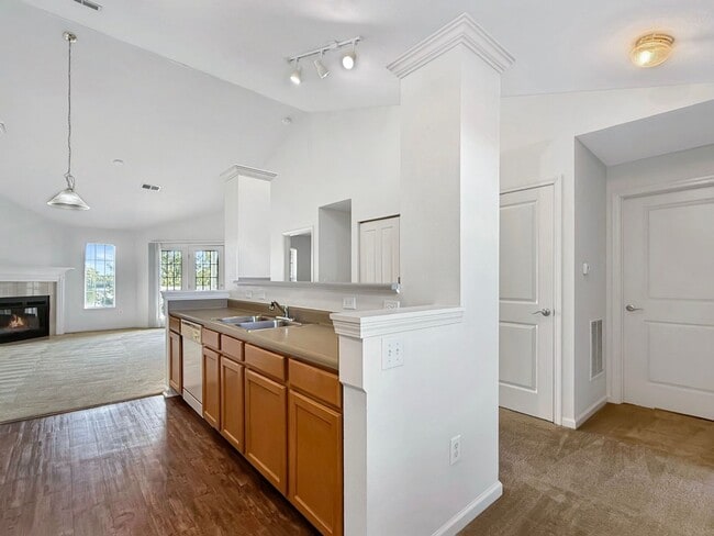 Building Photo - Luxurious Lakeside Living: Spacious 2-Bedr...