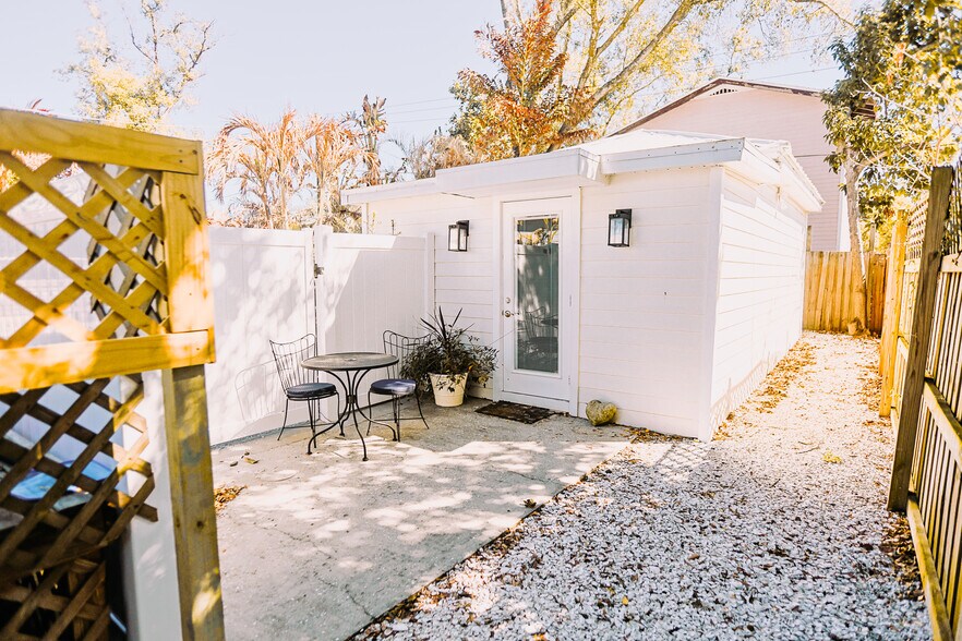 Building Photo - 6007 N Orange Blossom Ave