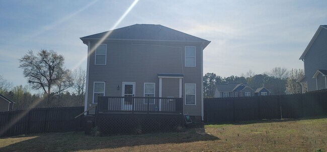 Building Photo - Beautiful Two-Story Home located in Asheford- Close to Fort Bragg & Minutes from Shopping/Restaur...