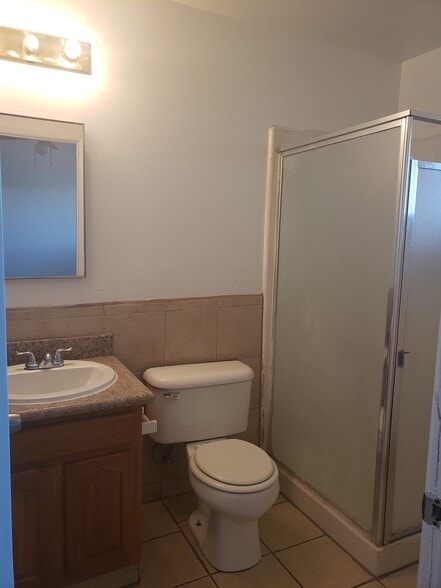 Bathroom - 6222 S Elm Ave