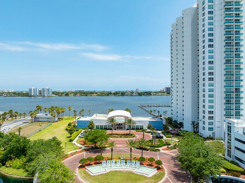 Building Photo - 231 Riverside Dr