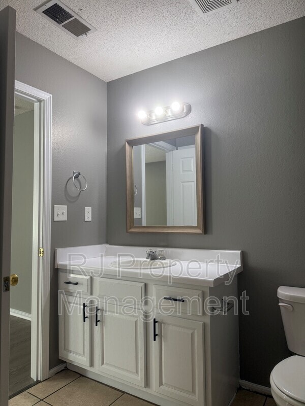 Building Photo - 4817 Royal Run Dr