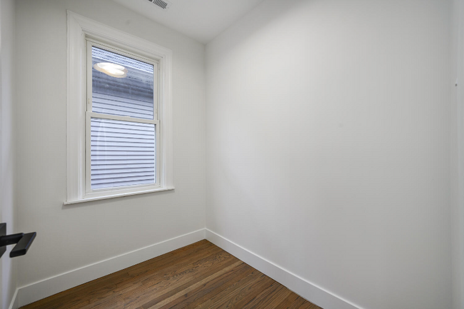 Building Photo - 2137 N Maplewood Ave