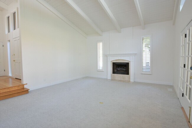 Building Photo - 5318 Fairway Dr