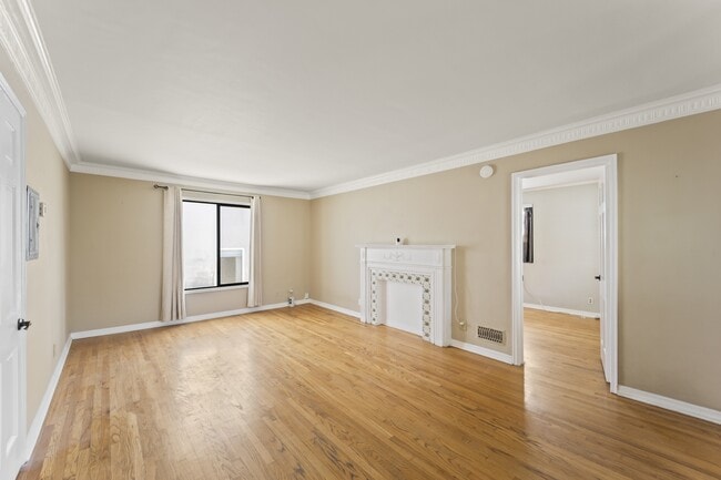 Building Photo - 1444 S Beverly Dr