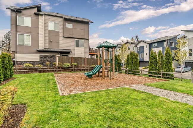 Building Photo - Modern Tri-Level 4BD/3.5BTH Townhouse in Lynnwood for Rent! Pet Friendly!