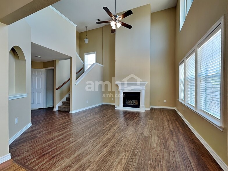 Building Photo - 8923 Wild Rose Ln