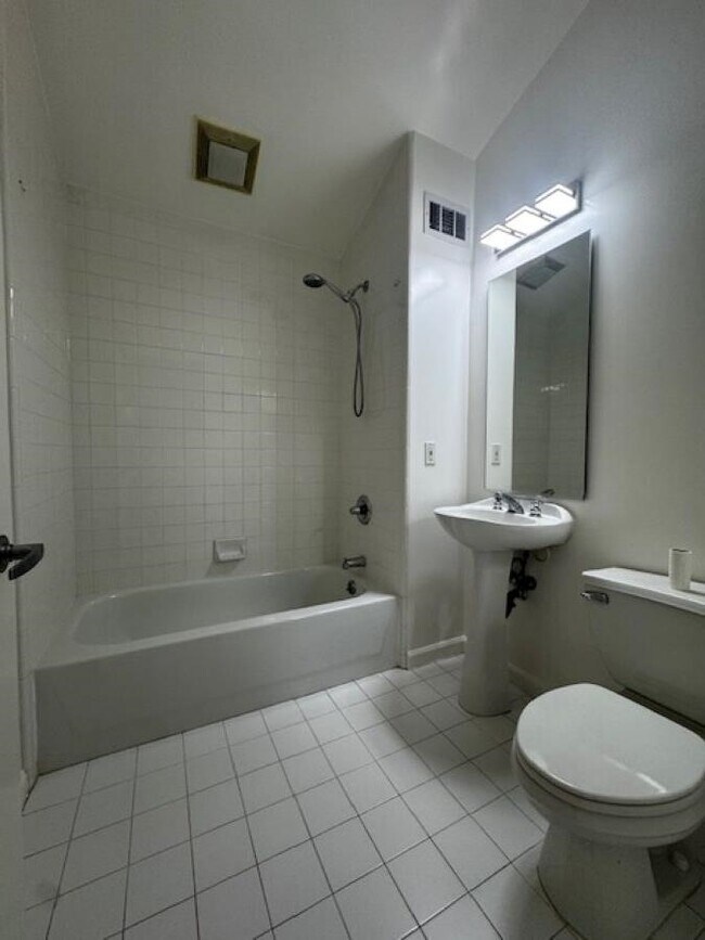 Building Photo - 42 Iron Horse Ln