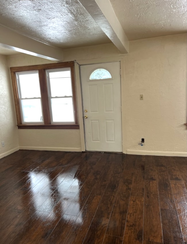 Building Photo - Nice 3-Bedroom Single Family Home Available August 1st!