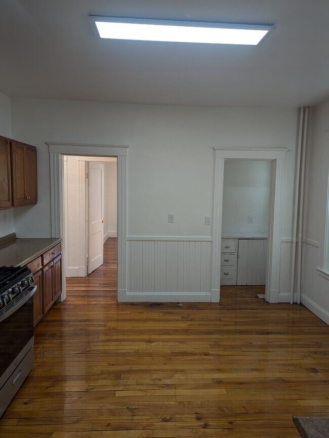 Building Photo - 545 Revere St