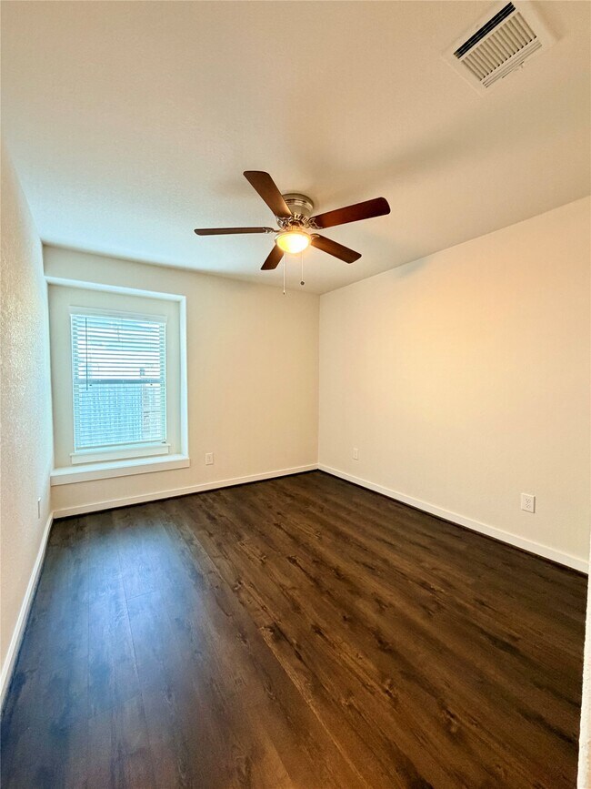 Building Photo - 6807 Bardsdale Ct