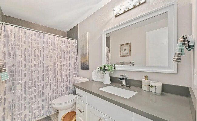 Building Photo - Beautiful Kent WA Home! Apply Today!