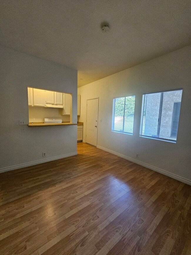 Building Photo - 1615 E. Broadway Ave. #D