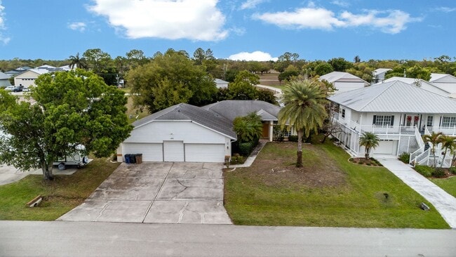 Building Photo - 6890 Circle Dr