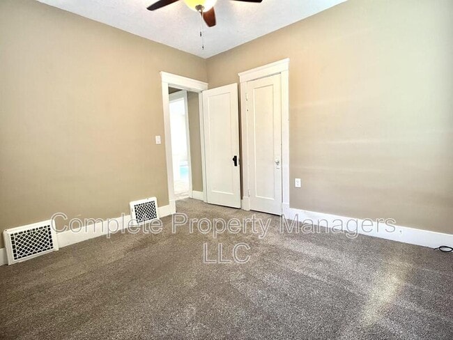 Building Photo - 806 John Farry Pl