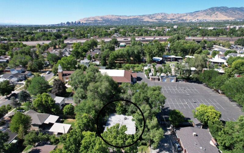 Building Photo - 831 E Stratford Ave