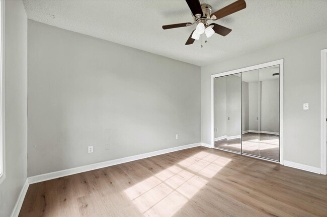 Building Photo - 3 Bed • 2 Bath • Valley View School District