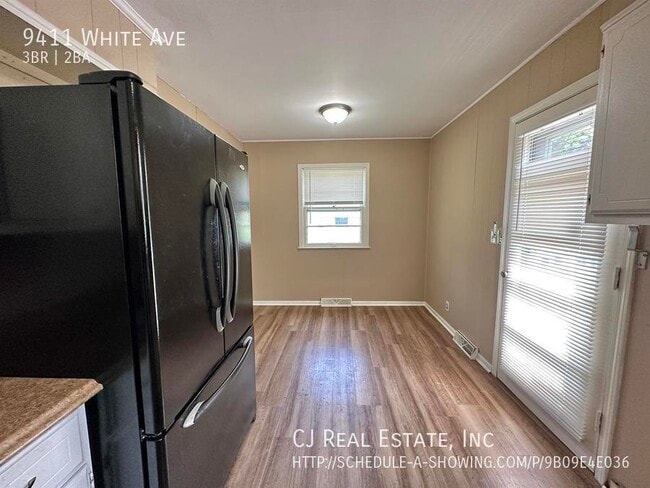 Building Photo - 9411 White Ave